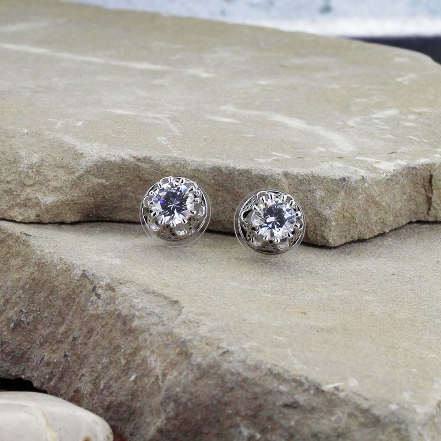 Montana Silversmiths Horseshoe Bezel Stud Earrings 3 Montana Silversmiths Horseshoe Bezel Stud Earrings